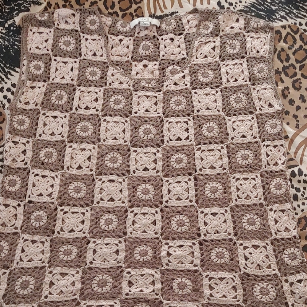 XX1 Crochet Square Pattern Top Sz Lg
